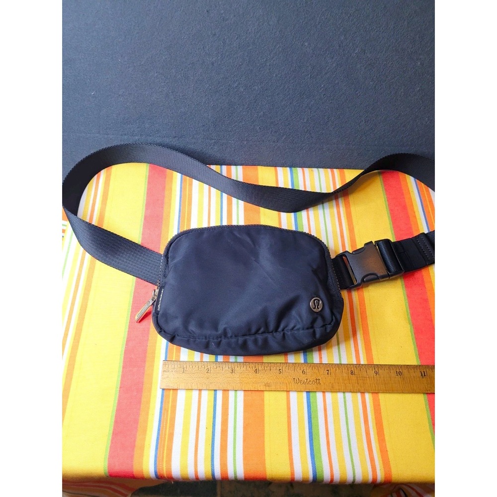 lululemon Black Belt Bag One Size Nylon Recycled Polyester Buckle Zipper Pkt